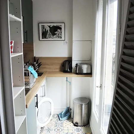 2 Pieces Avec Balcon Plein Sud パリ